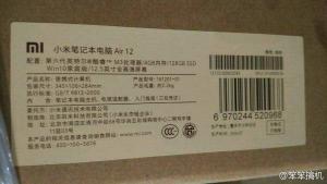 小米筆記本？看樣子面板是鋁模具